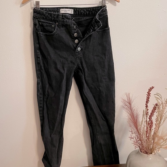 Women’s Abercrombie black jeans - Picture 1 of 4